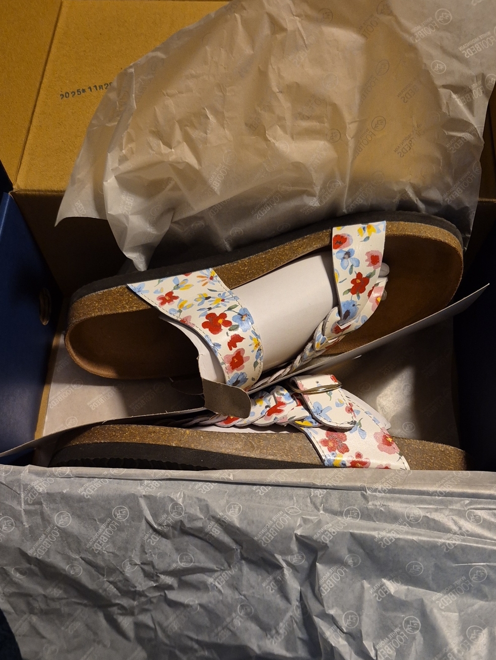 NIB White Mountain Footbeds Happier Genuine Leather Sandals Sz 8.5